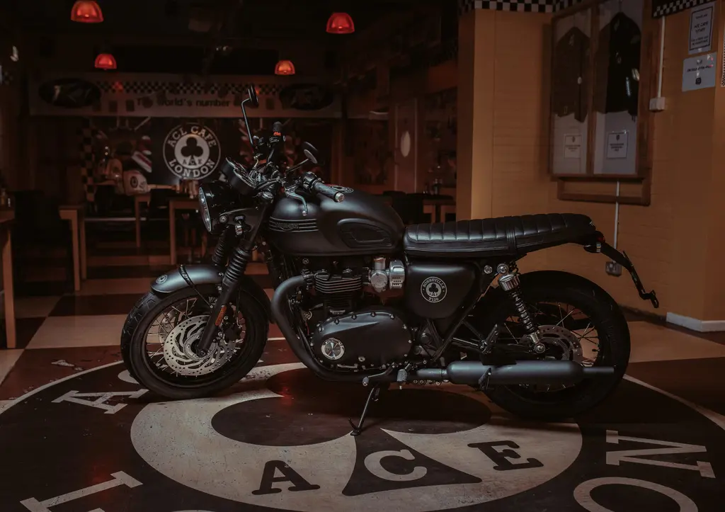 Triumph Bonneville T120 motorcycle tire pressure guide